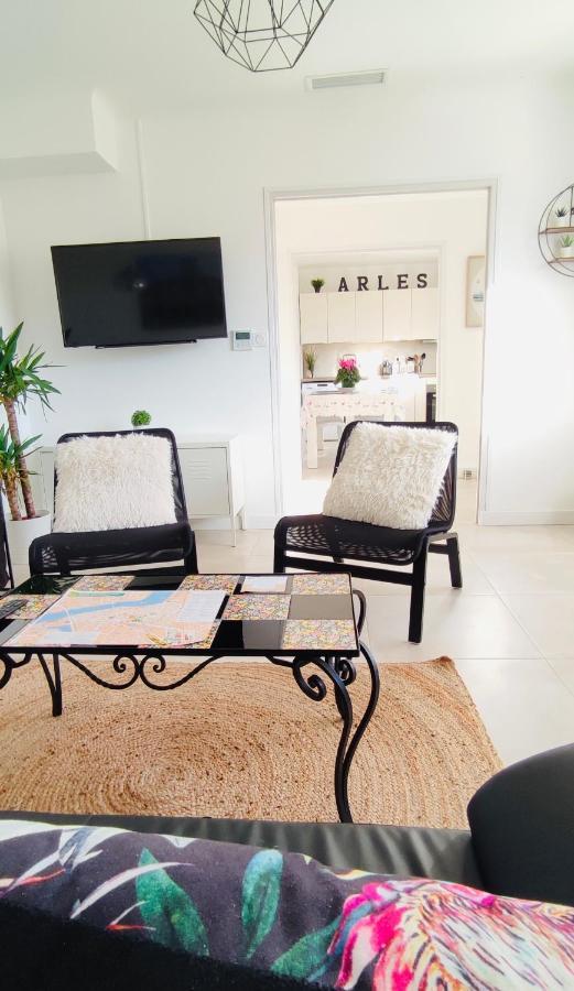 Le Jardin Arlesien - Parking Appartement Buitenkant foto